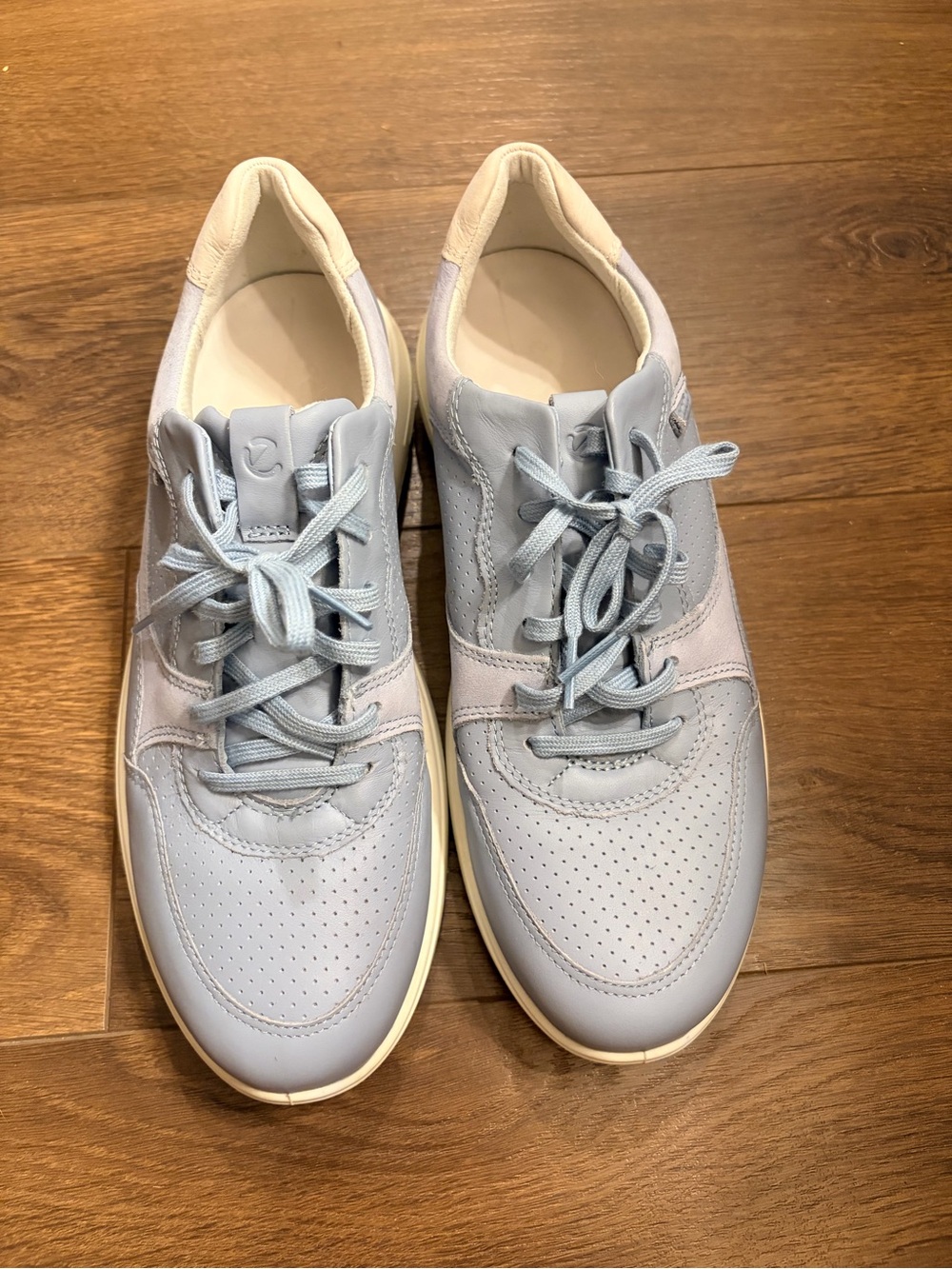 Ecco Soft 7 Runner sneakers size 9 / EU 40 light blue perforated leather, great!